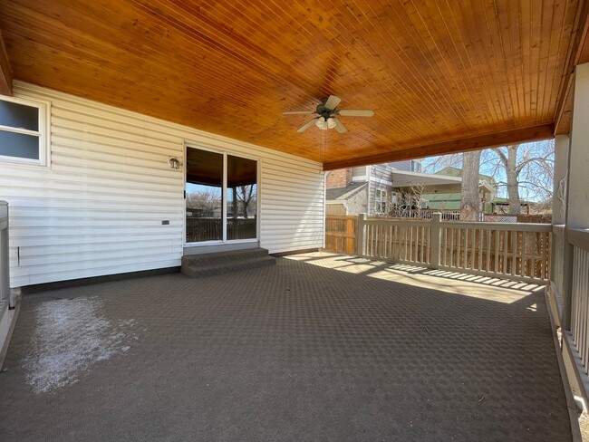 Building Photo - $0 DEPOSIT OPTION. 4BED/2.5BATH IN AURORA'S KINGSBOROUGH NEIGHBORHOOD