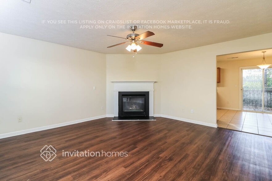 Building Photo - 66 Springbottom Dr SE