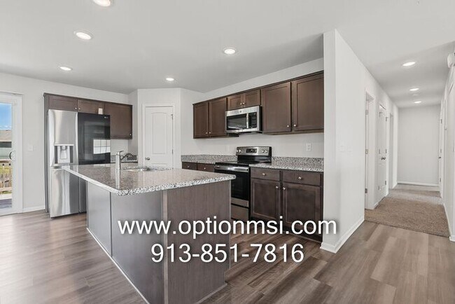 Building Photo - Beautiful 3-Bedroom Home with Modern Finishes & Fantastic Amenities!