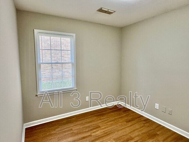 Building Photo - 3107 Sutton Dr