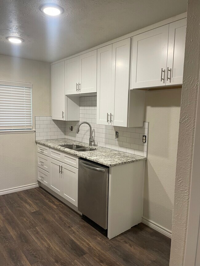 Building Photo - 6813 Arborbrook Dr