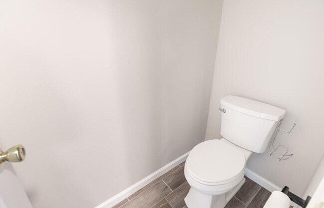 Building Photo - 3 Bedroom || 2.5 Bathroom - Townhome