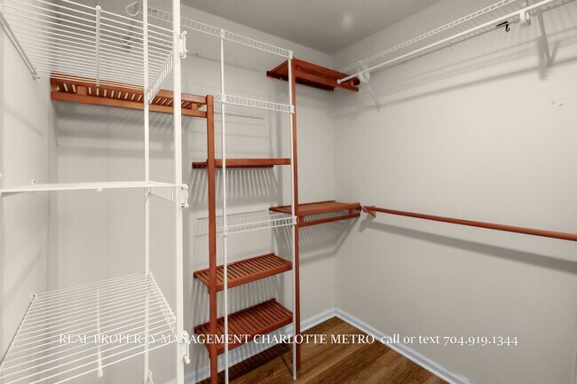 Building Photo - Charming HOME in Prime South Charlotte Location!