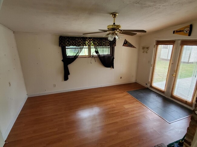 Building Photo - 4940 Brighton Dr