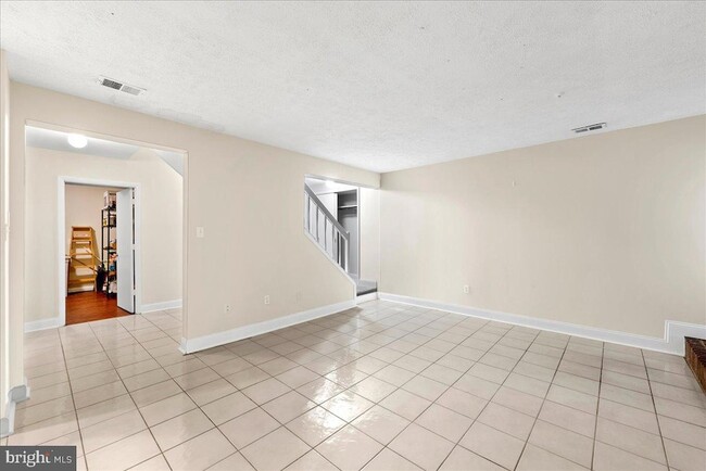 Building Photo - 2224 Glencourse Ln
