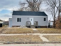 Building Photo - Single family house available!