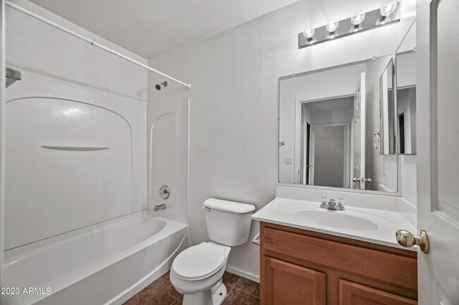 Building Photo - 7026 Cesar St