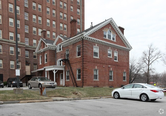 Building Photo - The Mansion Apartments at Cloversdale