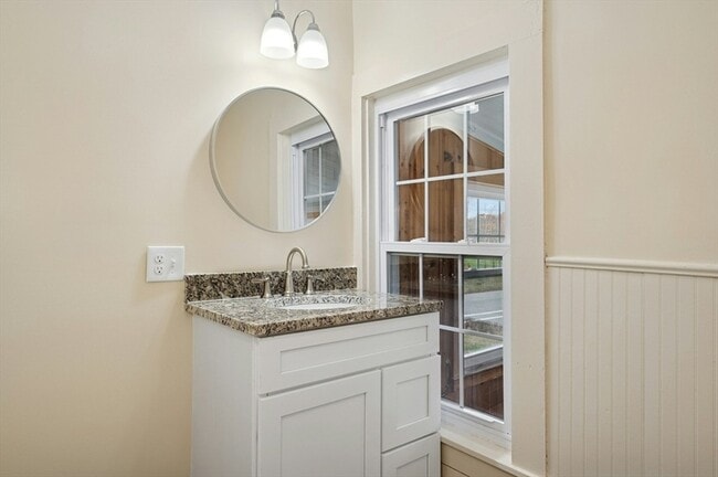 Building Photo - 95 S Main St