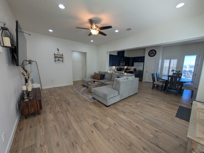 Building Photo - 6141 Hidden Psge Ave