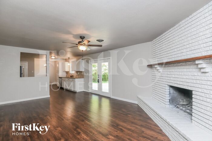 Building Photo - 5241 Ruston Ave