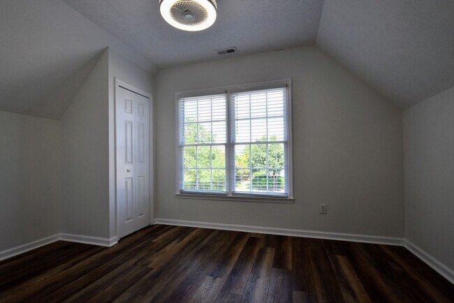 Building Photo - 2828 Franzia Dr