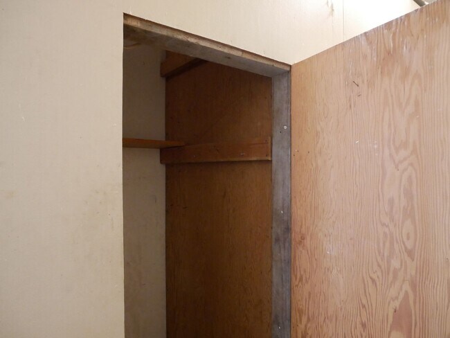 Building Photo - 1130 Wellington St