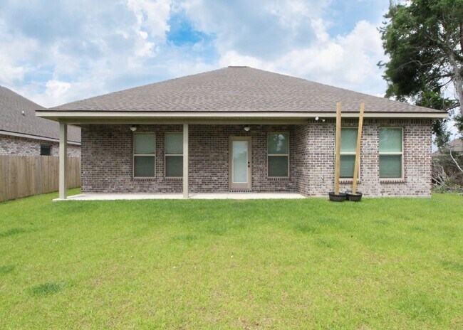 Building Photo - Spacious 3BR/2BA Home Near Navy Federal HQ with Split Floor Plan, High Ceilings & 2-Car Garage
