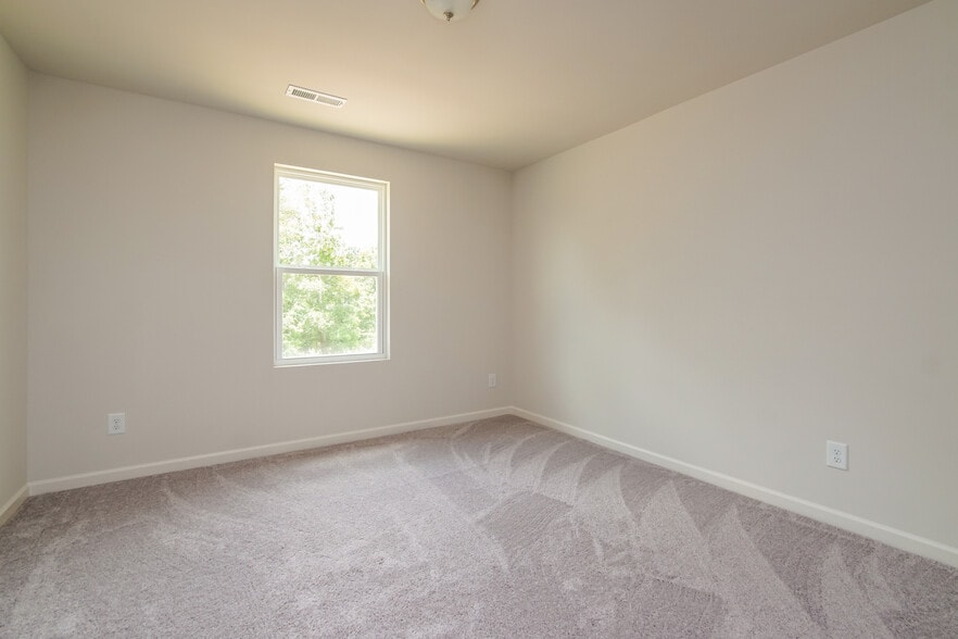 Building Photo - 1055 Manor Dr