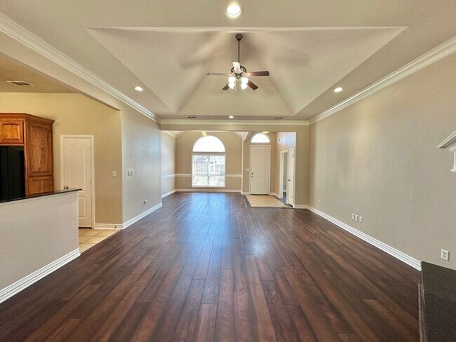 Building Photo - 2040 Yasmeen Cir