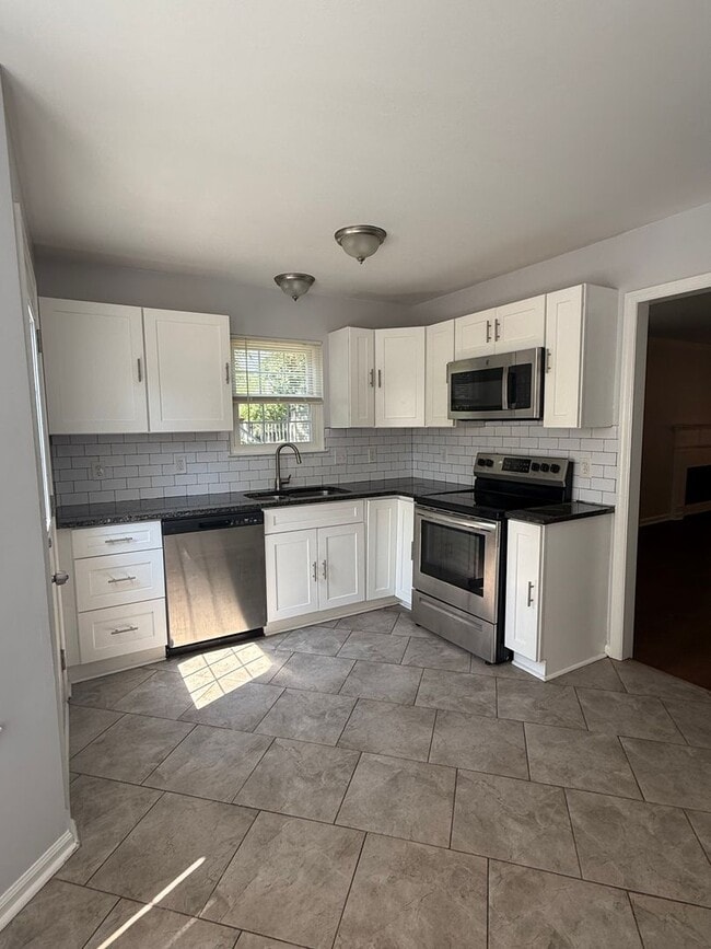 Building Photo - 733 Vanguard Pl
