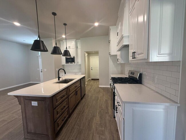 Building Photo - 8401 HazelWood Wy