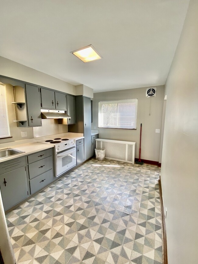 Building Photo - Beautifully Remodeled Northside Bungalow!