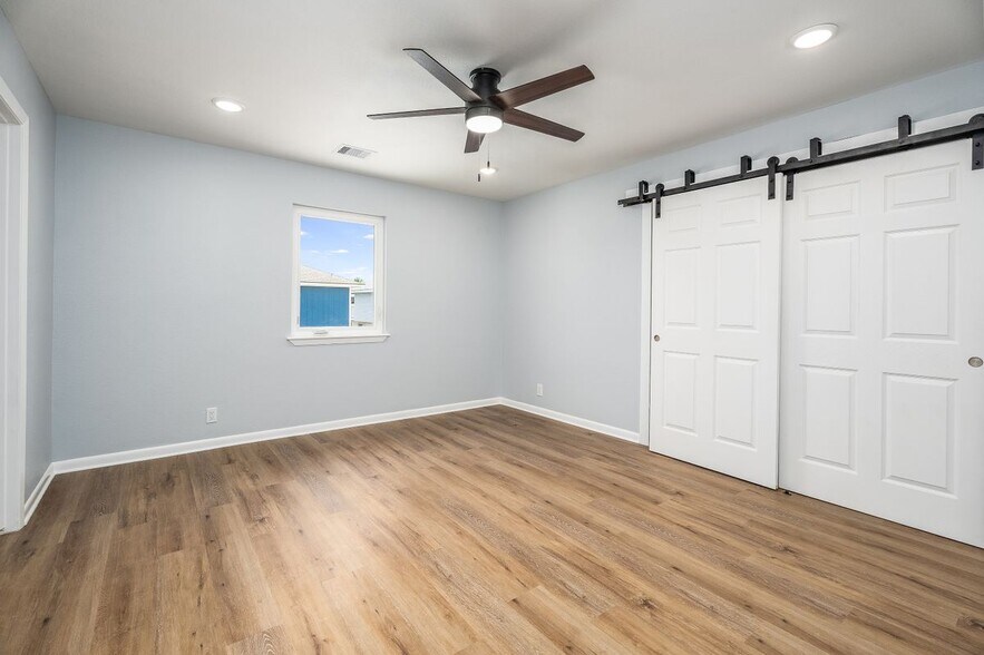 Building Photo - 901 Bonita Dr