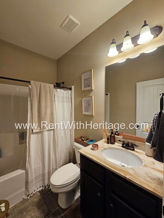 Building Photo - Gorgeous 3 bd / 2 bath / Attention to Deta...