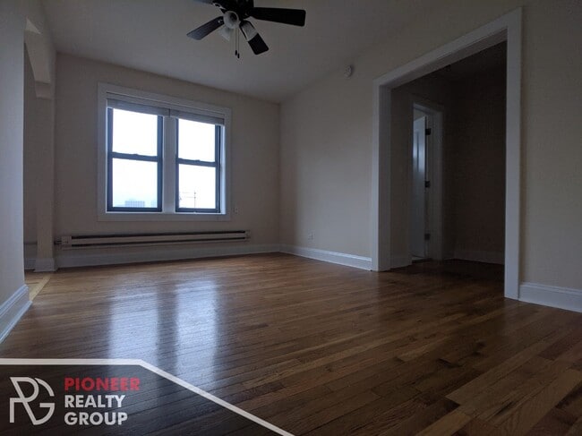 Building Photo - 618 W Patterson Ave