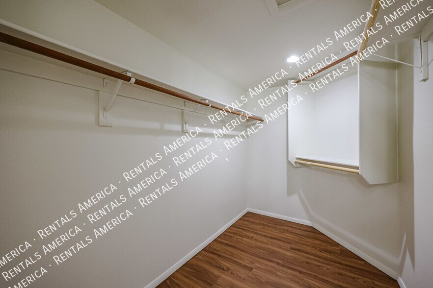 Building Photo - 4138 W Charter Oak Rd