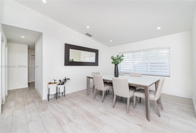 Building Photo - 1820 SW 140th Pl