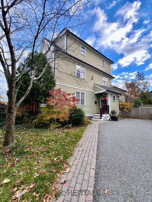 Primary Photo - 150 Vassal Ln