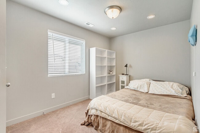 Building Photo - 14409 S Oakfield Way