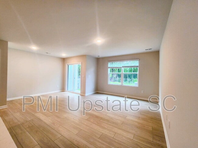 Building Photo - 810 Sandbach Rd
