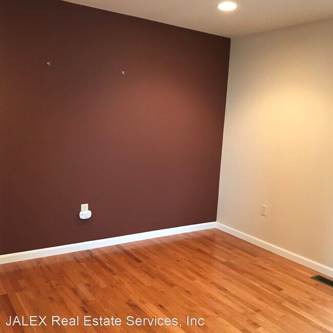 Building Photo - 3 br, 2.5 bath House - 2029 Powell Dr