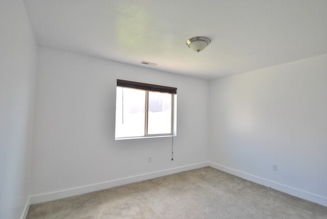 Building Photo - 387 S 1250 E