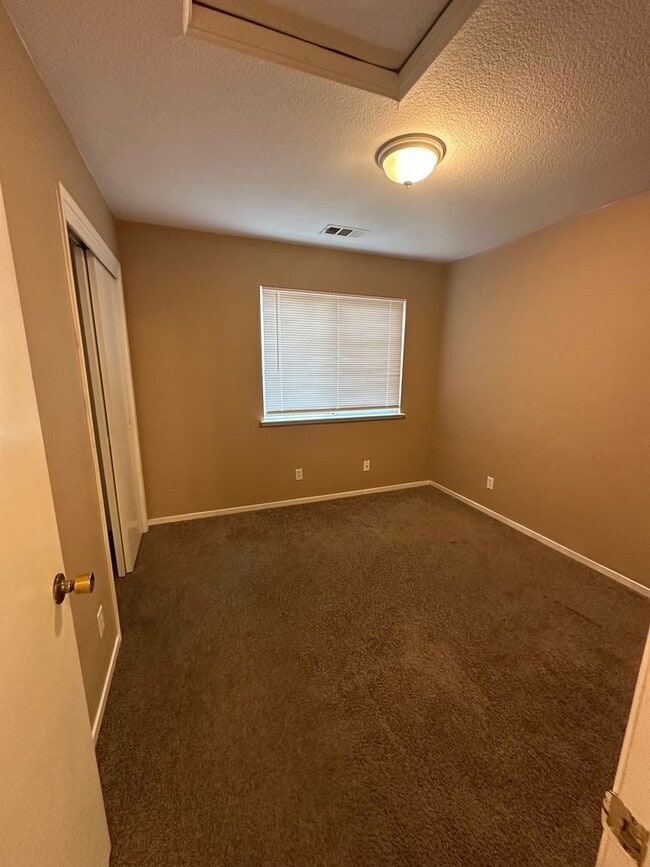 Building Photo - 1 Story Home