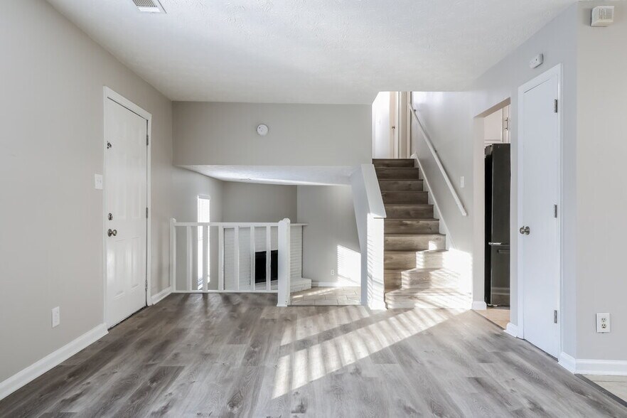 Building Photo - 4000 Chimney Ridge Way