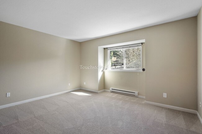 Building Photo - Updated 1BR, 1BA Condo in Murray Hill