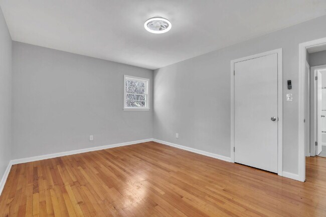 Building Photo - 2BR/1BA Townhome with Granite Countertops & Carport $1325/mo rent