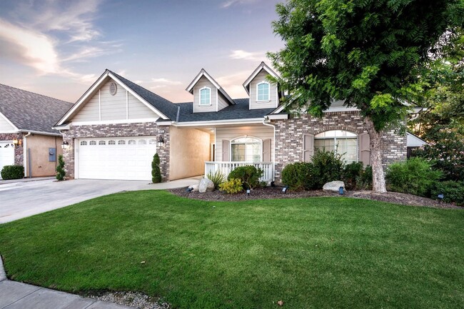 Building Photo - Beautiful Northeast 4 Bedroom 2.5 Bath hom...