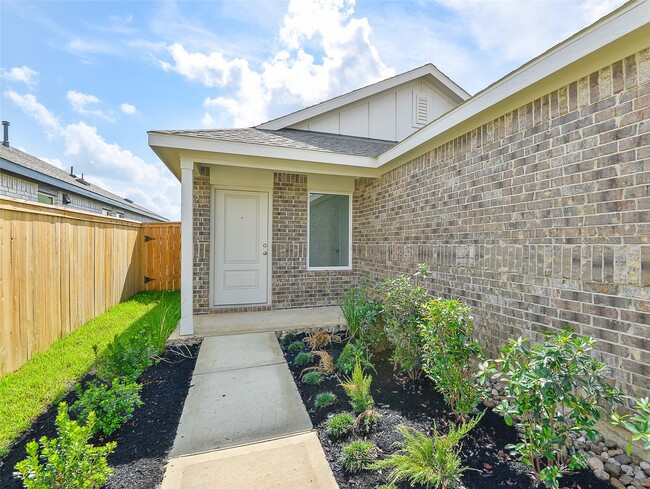 Building Photo - 16818 Great Highlands Dr