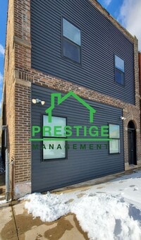 Building Photo - 3 Bedroom Apartment