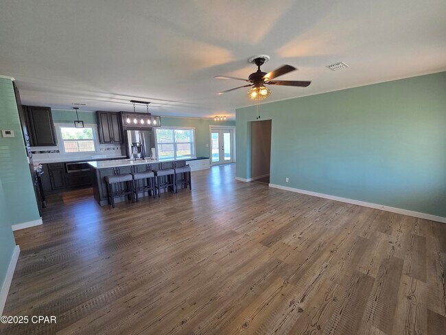 Building Photo - 5253 Collins Dr