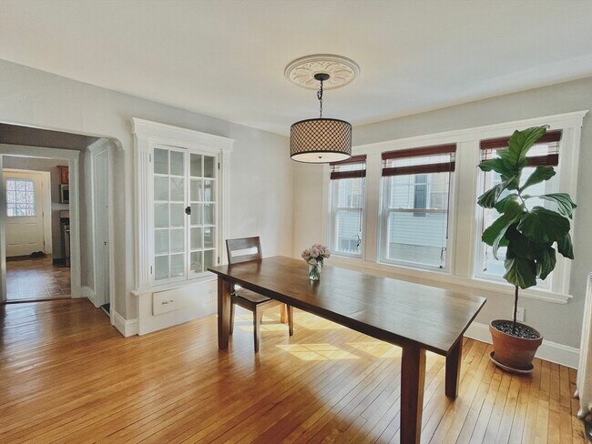 Building Photo - 15 Woods Ave