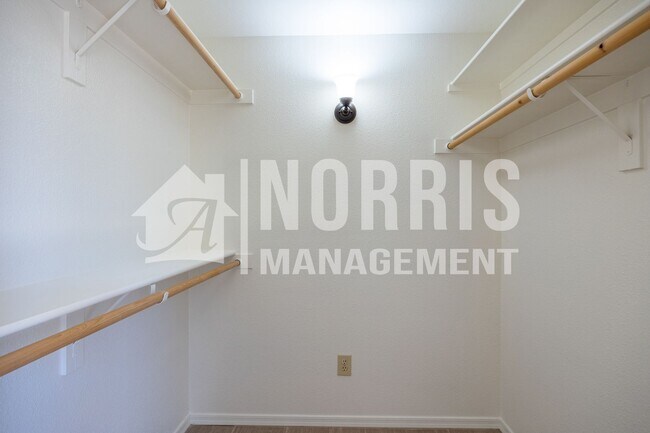 Building Photo - Cozy Home with No HOA and a Large NO Maintenance Backyard