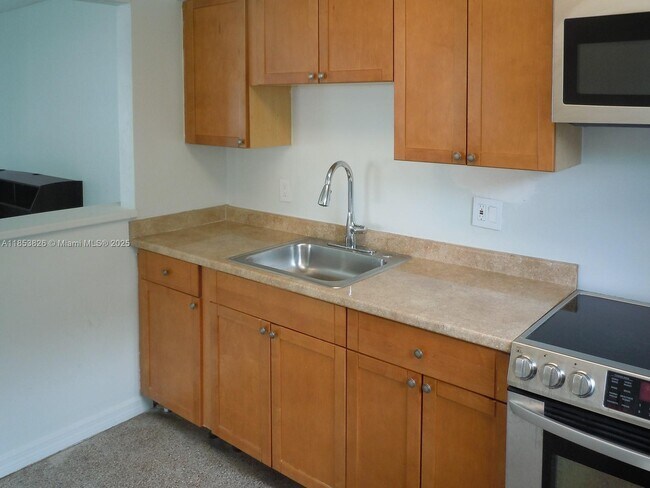 Building Photo - 2124 Taylor St