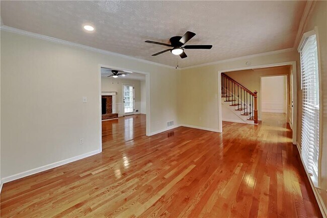 Building Photo - 3829 Bluffview Dr