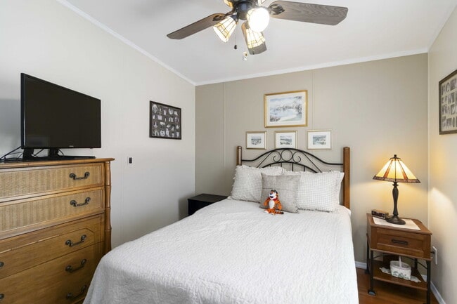 Building Photo - Nokomis Lake Village 3 bed/2bath