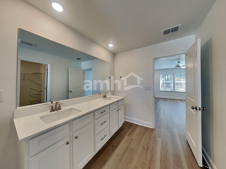 Building Photo - 1459 Aquamarine Dr