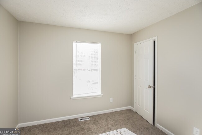 Building Photo - 34 Canter Ln