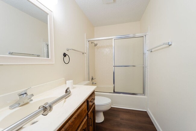 Building Photo - 3 Bed, 2 Bath with a beautiful view of the wooded back yard!!