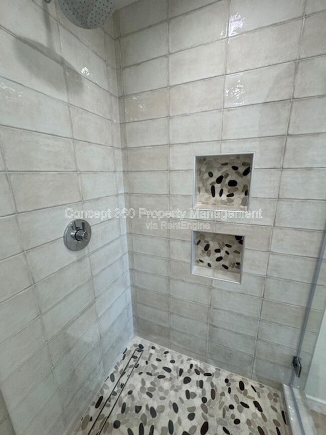 Building Photo - 6168 Briercrest Ave